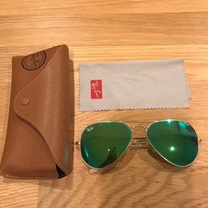 Ray Ban Aviators. Green Mirror